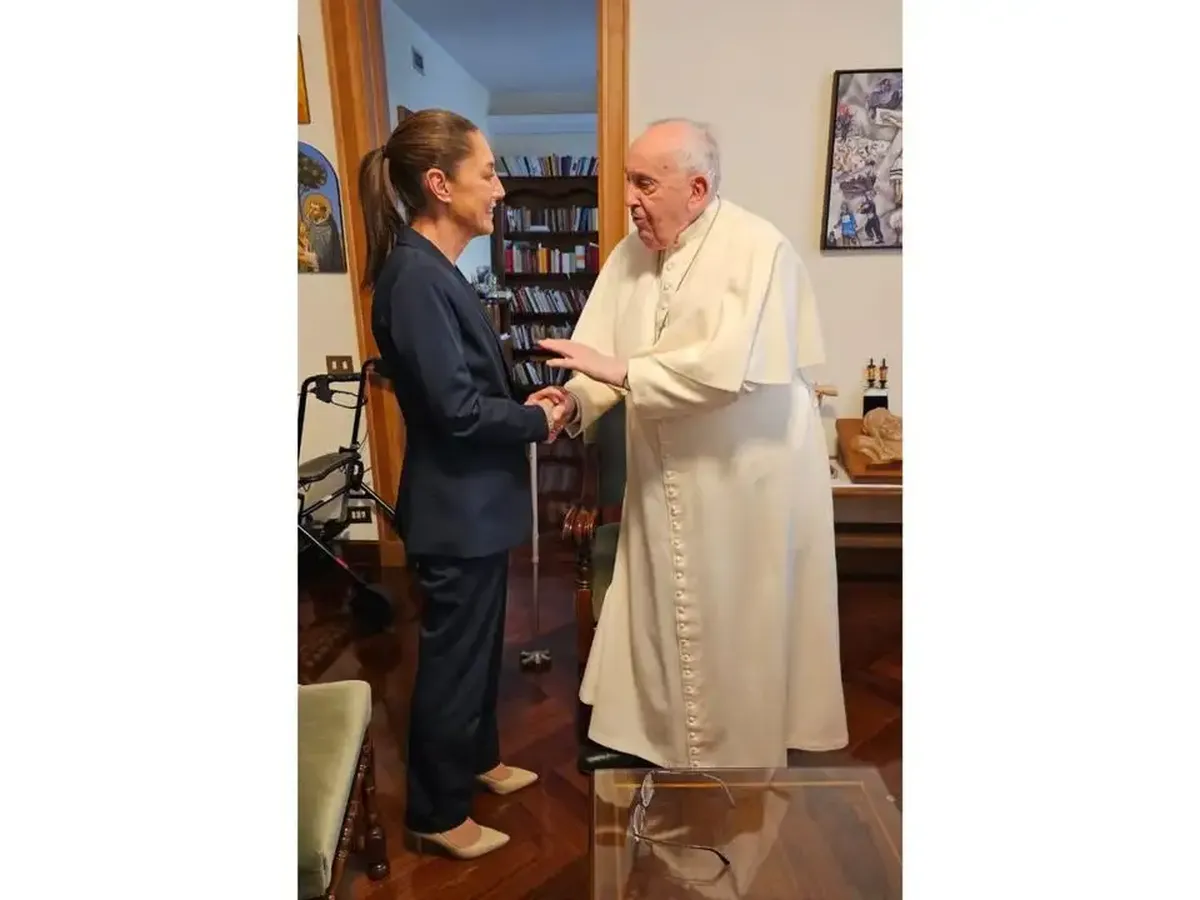 Sheinbaum lamenta el fallecimiento del papa Francisco