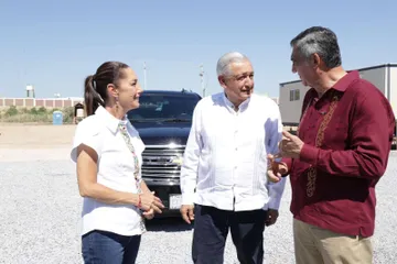 Continúa gira de AMLO y Sheinbaum; supervisan agencia aduanal en Tamaulipas