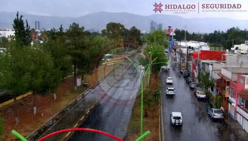 Lluvia en Pachuca provoca percances viales y tránsito lento