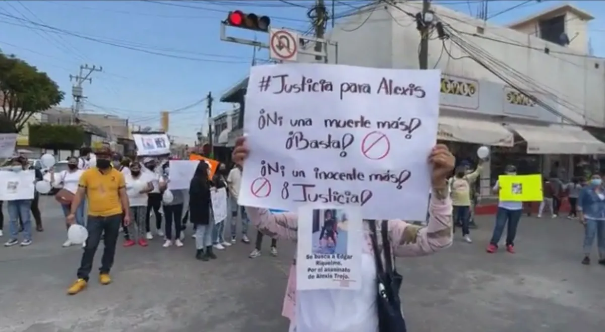 Marchan en Tepeji tras asesinato de joven