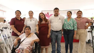 Gobierno de Hidalgo entrega medicamentos y apoyos funcionales a familias de Huejutla