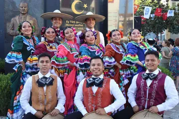Ballet folclórico ‘representa a Hidalgo en Festival Internacional de Folklore en Estambul