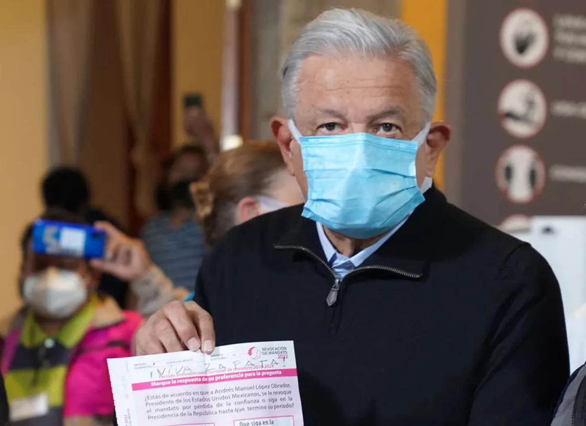 AMLO acude a votar en Revocación de Mandato