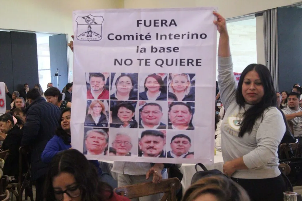 Renuncia del secretario del SUTSPEEH desata aplausos; anuncian nueva elección sindical