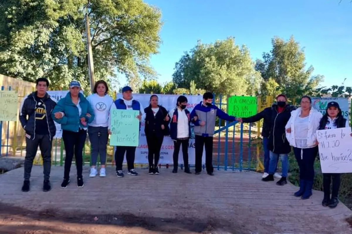 Tulancingo: Padres de familia toman el Centro de Atención Múltiple 5