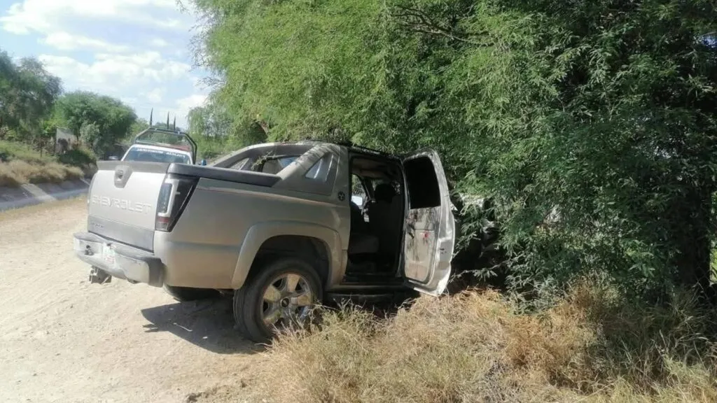 ¡Dejó a dos menores! Conductor arrolla a joven y huye en Ixmiquilpan