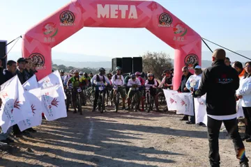 Ciclistas recorren cuatro pueblos históricos en el “Reto Tembleque” 2025