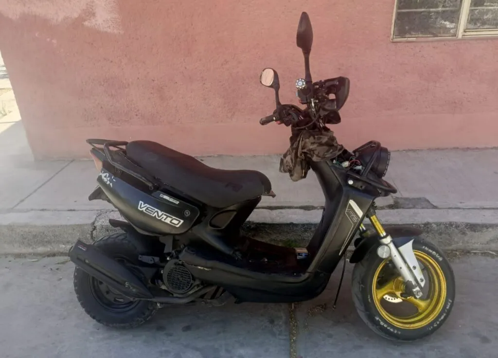 Caen dos tras persecución con motocicleta robada en Hidalgo