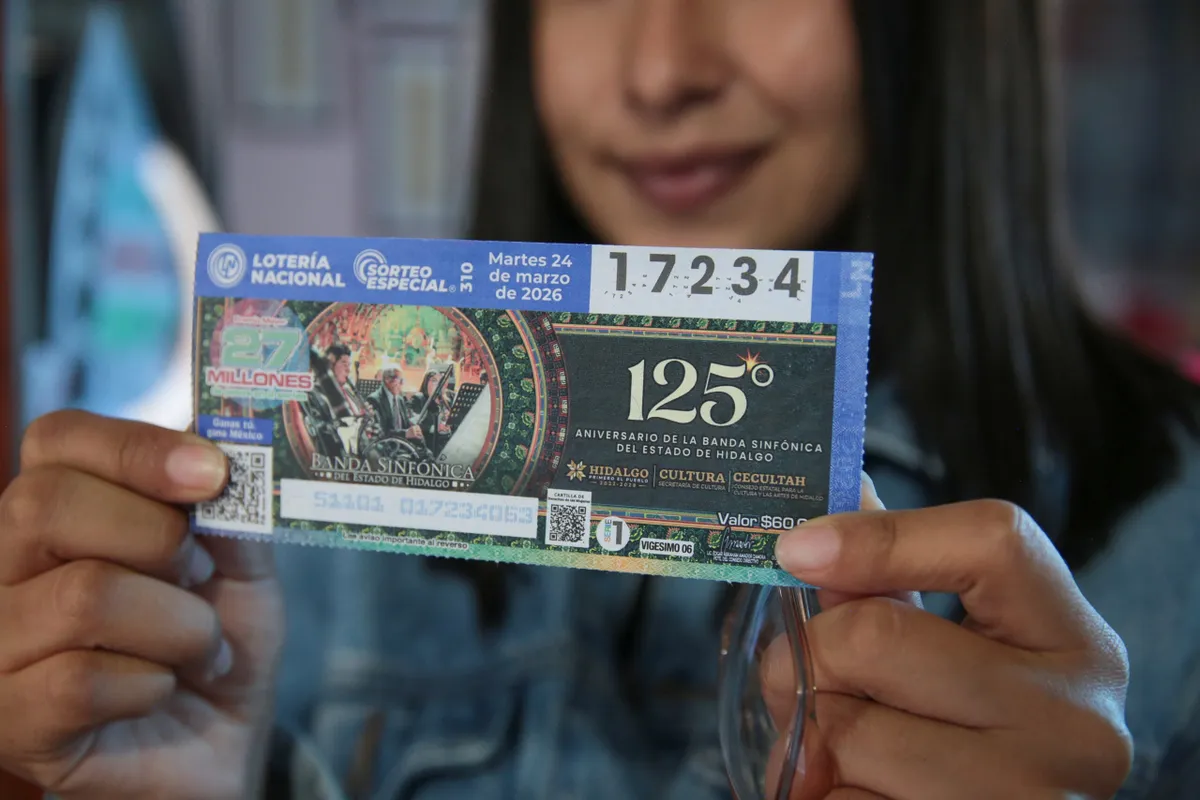 Presentan billete conmemorativo dedicado a la Banda Sinfónica del Estado de Hidalgo por su 125 aniversario.