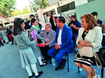 Rosa Virginia se jubila tras más de 60 años dedicados a la enseñanza