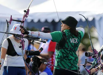 Ale Valencia y Matías Grande avanzan en equipo mixto de tiro con arco
