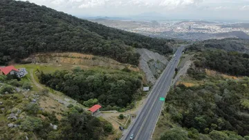 Se han destinado 12 mil mdp a mantenimiento de carreteras libres: AMLO