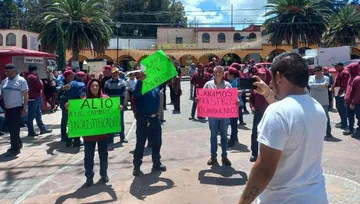 Sindicalizados de Tepeapulco inician paro por falta de pago a una semana de concluir gestión