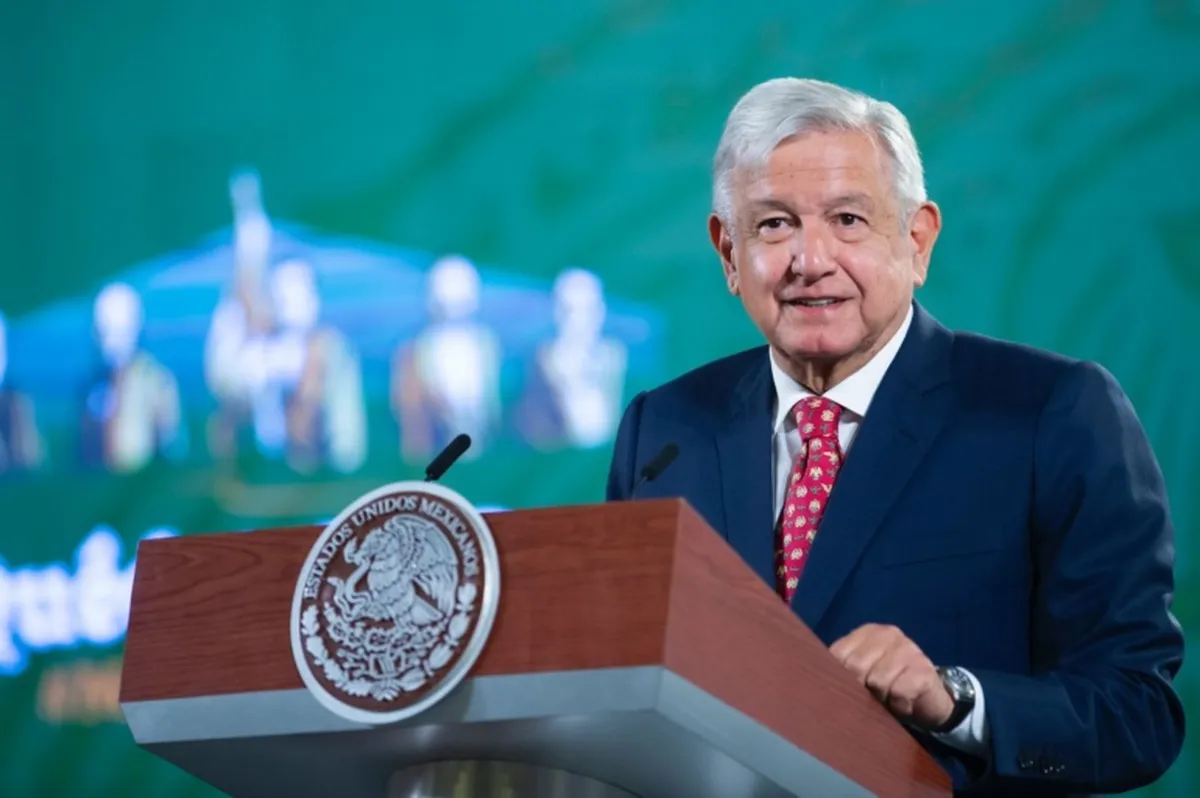 AMLO muestra encuesta que lo pone como el mejor presidente del mundo