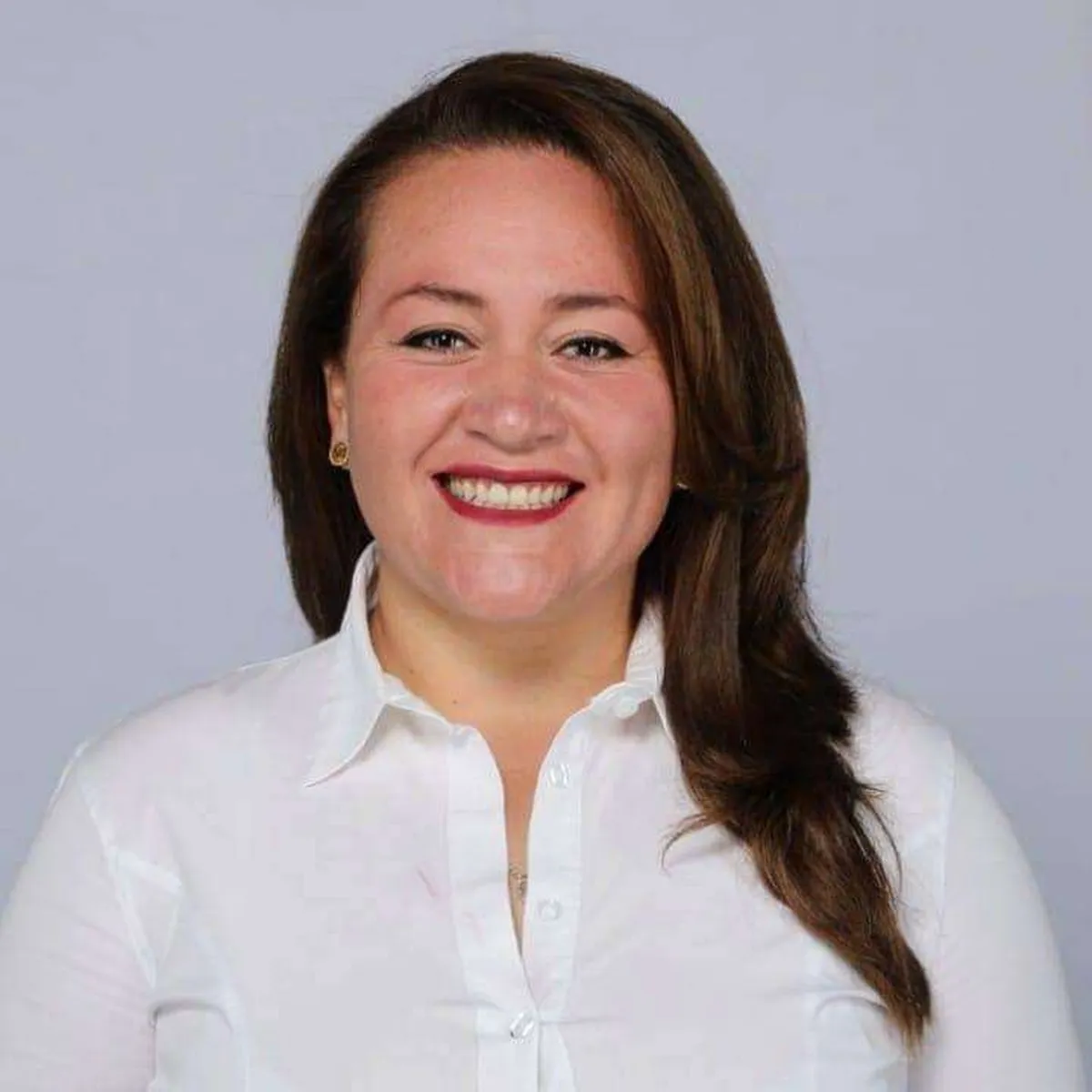 Regidora de Actopan renuncia al PRI y se une a campaña de su hermano