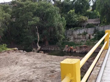 Inundaciones deja daños estructurales en puente Miguel Hidalgo en Chilcuautla