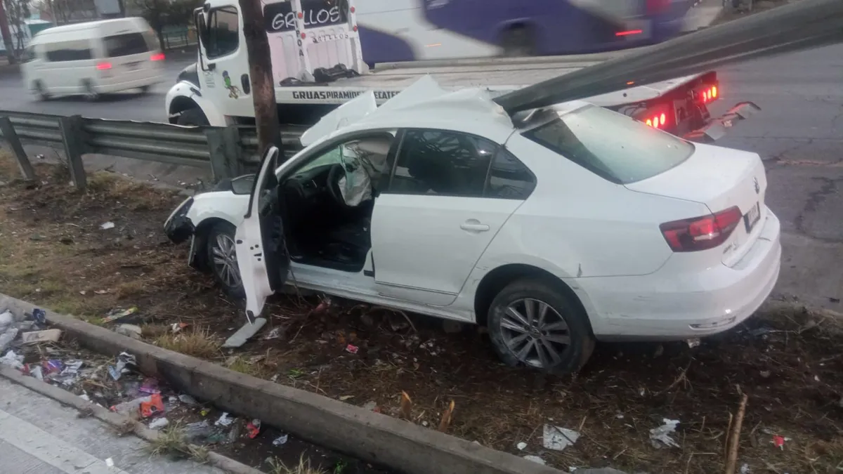 Autopista México-Pachuca: auto se estrella a la altura de ‘El Vigilante’