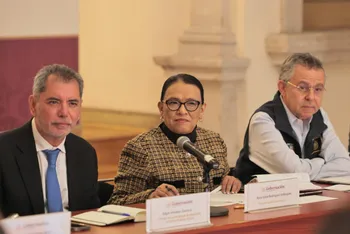 Reunión entre autoridades federales y representantes de organizaciones transportistas.