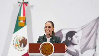 Sheinbaum anuncia paquete fiscal 2026 sin deuda ni alza de impuestos, turismo deportivo indígena y CURP biométrica opcional.