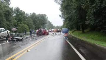 Choque entre camioneta y tractocamión en la México–Tuxpan deja dos muertos