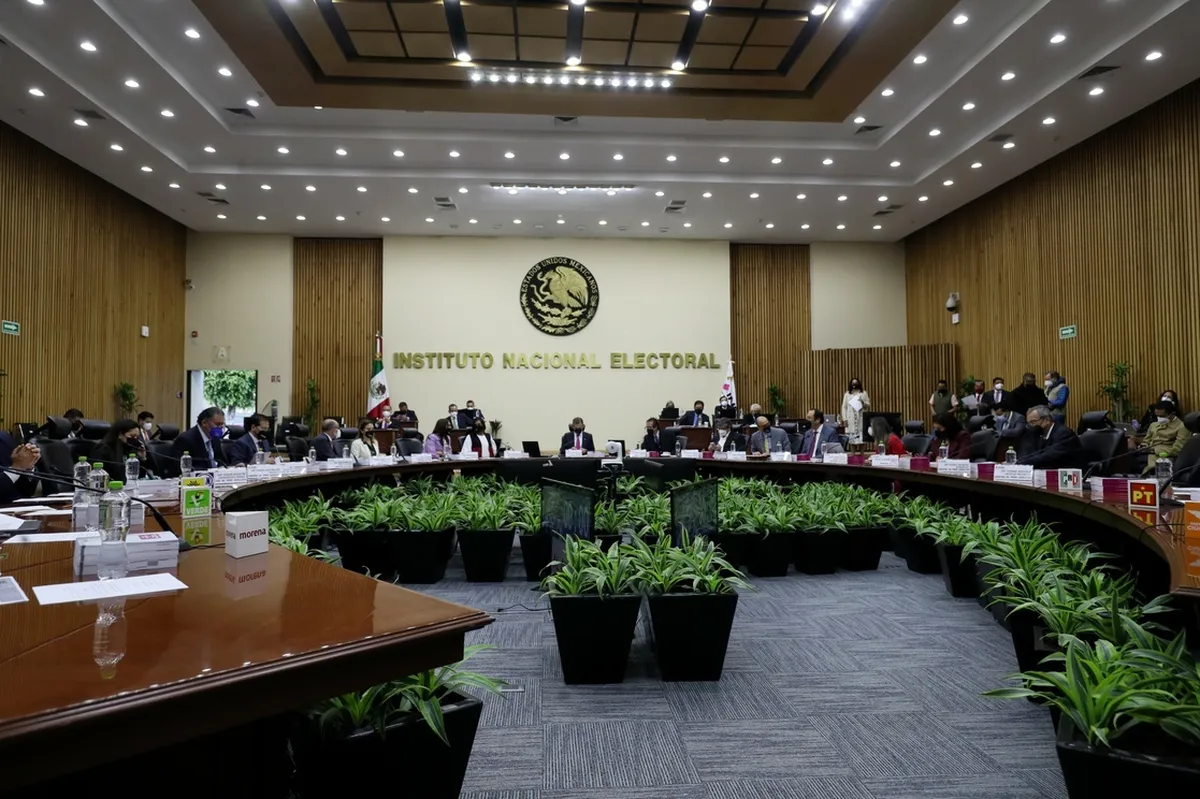 Impugnan convocatoria para Servicio Profesional Electoral por no ser inclusiva