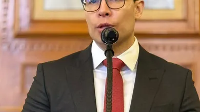 Jorge Reyes deja en manos de Morena su futuro político