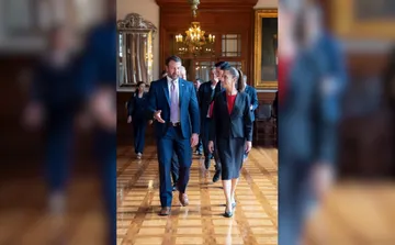 Claudia Sheinbaum junto con el secretario de Seguridad Interior de EU, Markwayne Mullin