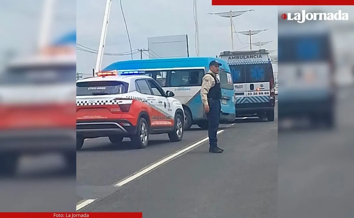 Choque de combi en carretera libre México-Pachuca deja 10 heridos