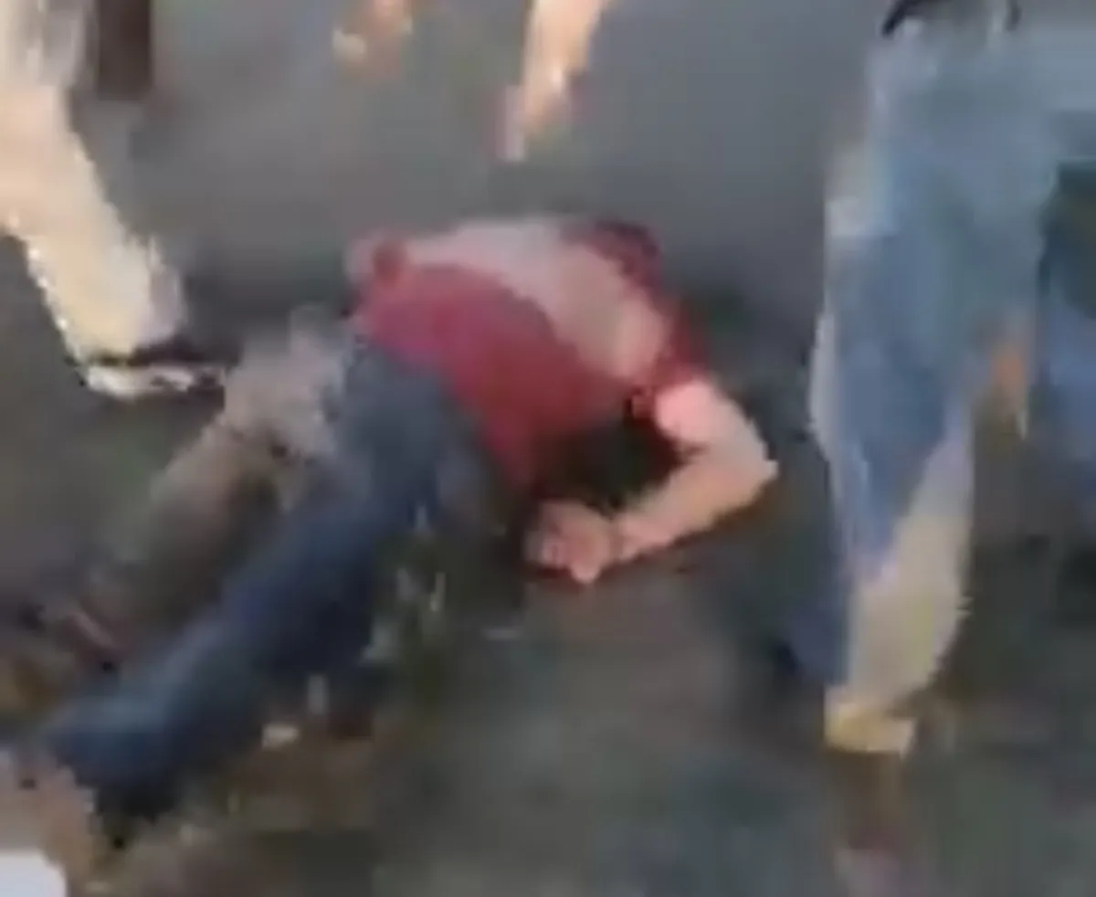 VIDEO | Usuarios de autobús ODZ golpean a presunto ladrón