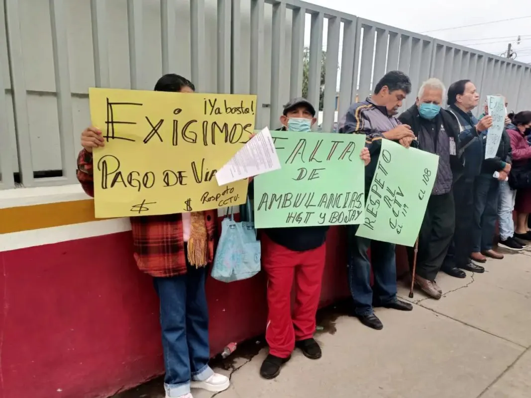 Tula: jubilados se manifiestan en Hospital General de Pemex