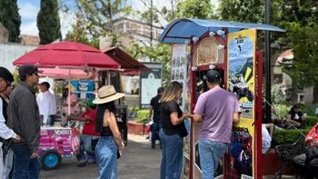 Turistas recorren uno de los principales atractivos turísticos de Hidalgo.