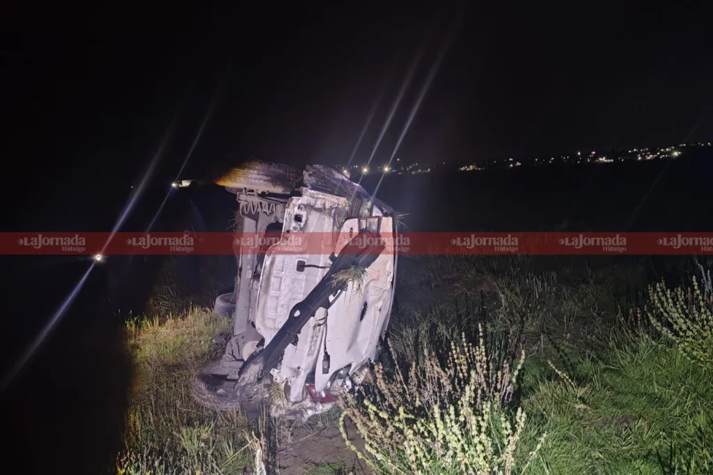 Volcadura en México-Pachuca deja caos vial en Zapotlán