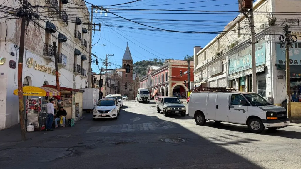 Pachuca inicia reubicación de comerciantes en La Asunción y regula parquímetros