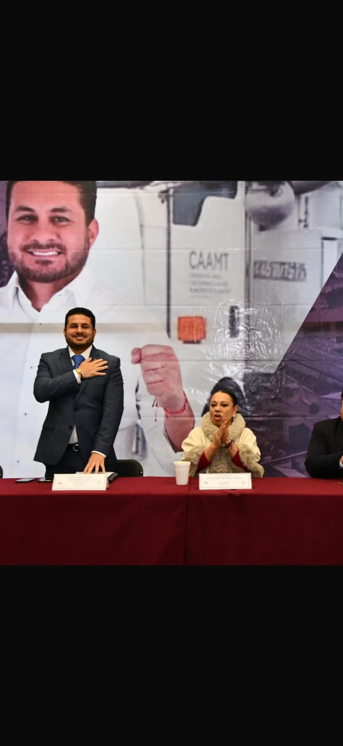 Titular de la CAAMT de Tulancingo utiliza lonas de informe para autopromocionar su imagen y la de la alcaldesa