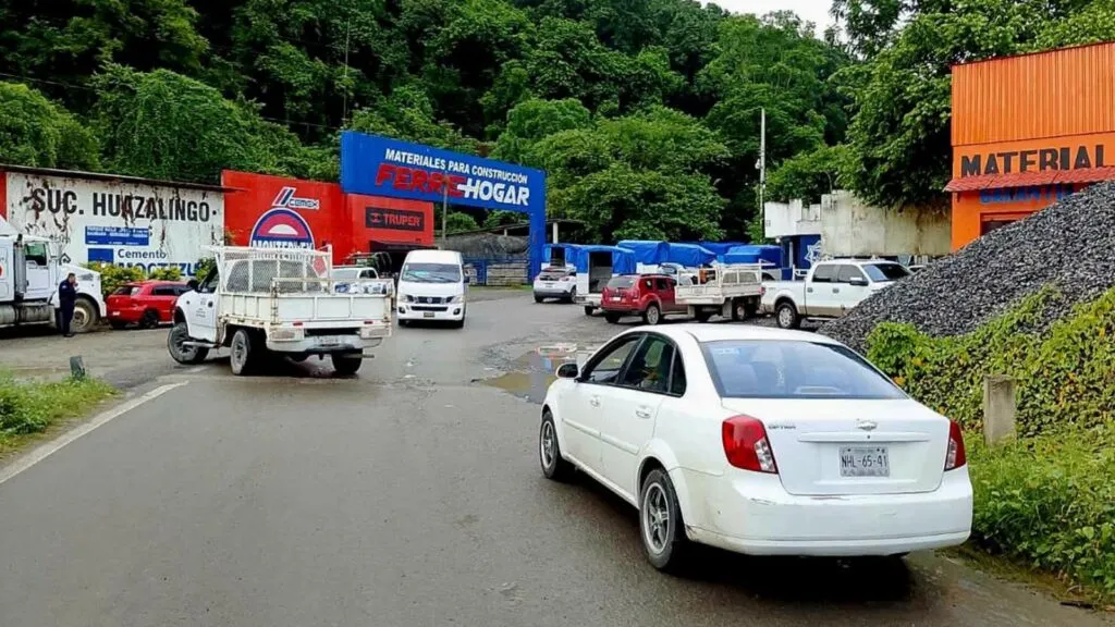 Transportistas bloquean carretera de Hidalgo