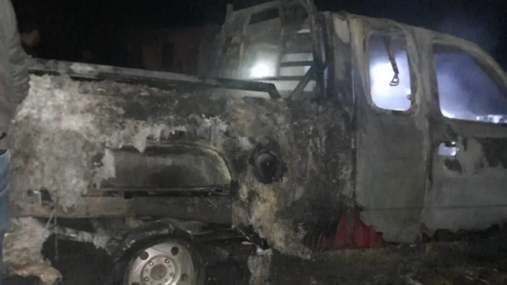 ¡Prendieron fuego! Incendio consume camioneta en Huazalingo