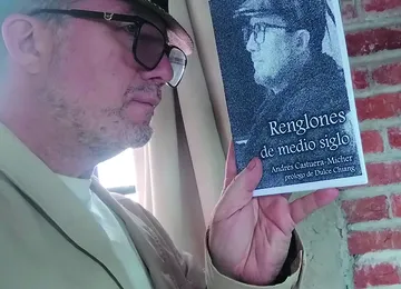 Andrés Castuera-Micher convierte 50 años en literatura 