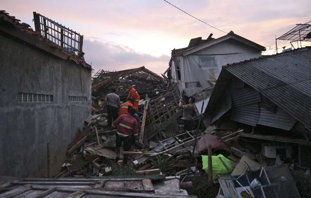 Sismo en Indonesia: reportan 162 muertos y más de 700 heridos