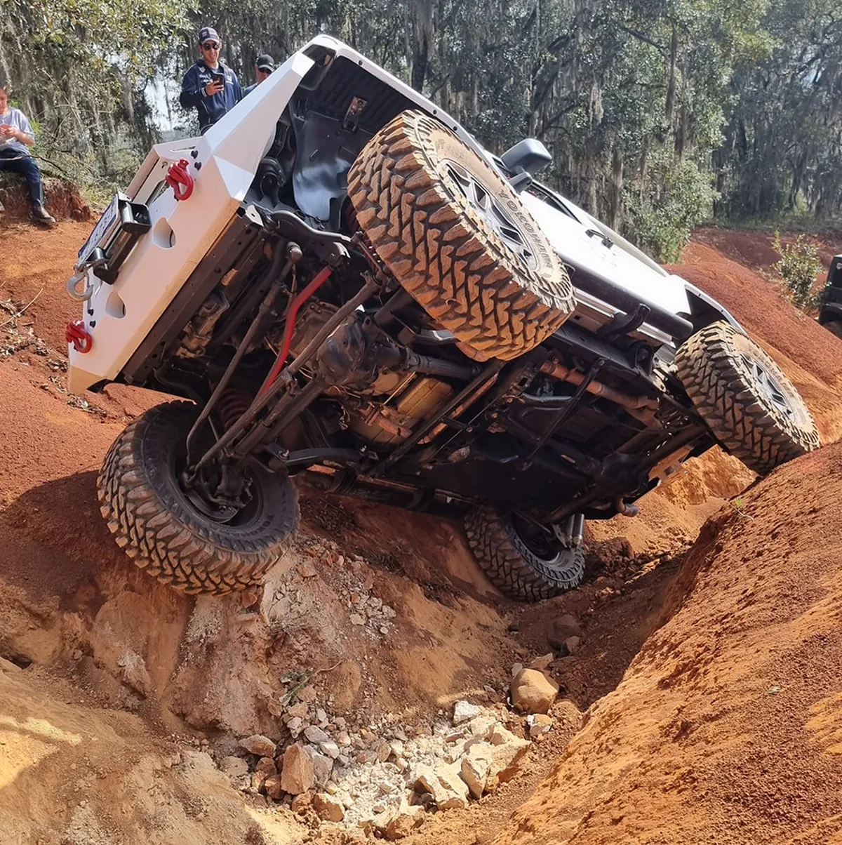 Vehículos 4x4 dejan huella en un paraje natural de Huasca