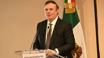 Esto luego de que Donald Trump firmó órdenes ejecutivas sobre aranceles para no afectar a las firmas automotrices de EU.
