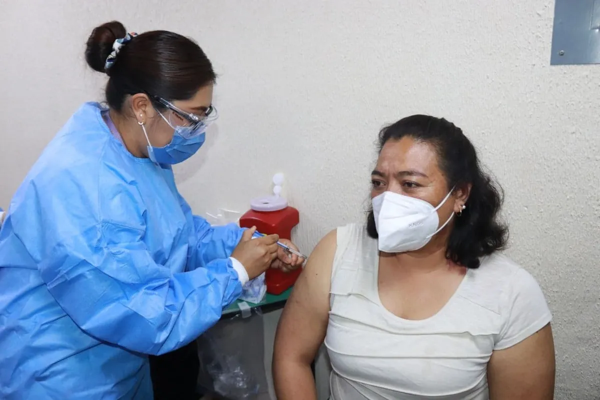 En estos municipios iniciará el lunes vacunación de refuerzo para maestros