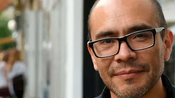Hay que aprender a escuchar historias que la gente recuerda: Yuri Herrera