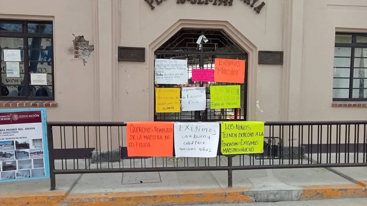 Mixquiahuala: padres de familia exigen destitución de profesora de primaria
