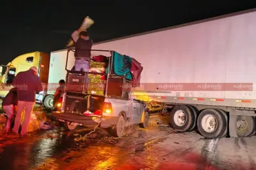 Choque entre tráiler y camioneta en el Arco Norte
