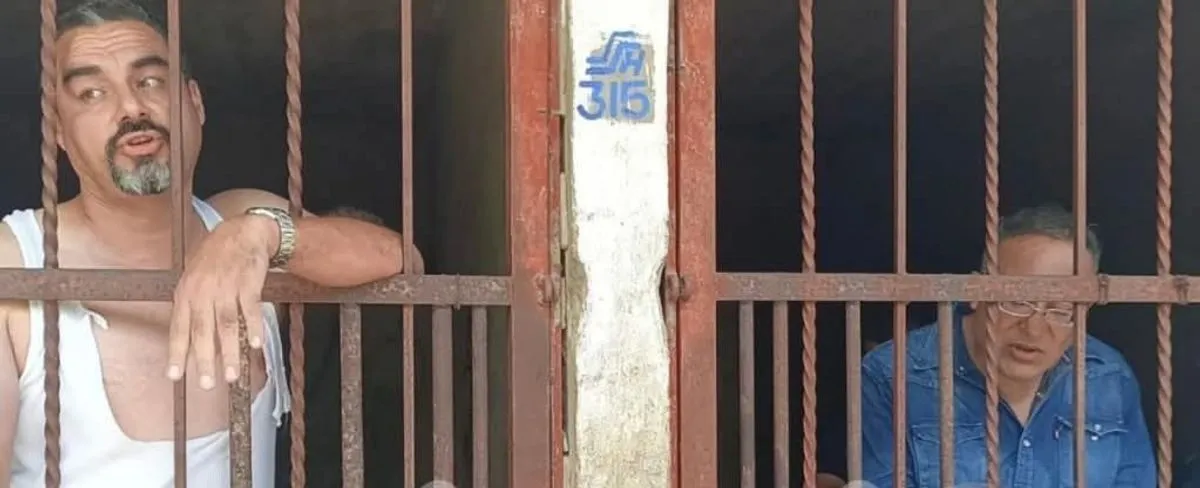 Huejutla: se cumplen 24 horas de la retención de funcionarios