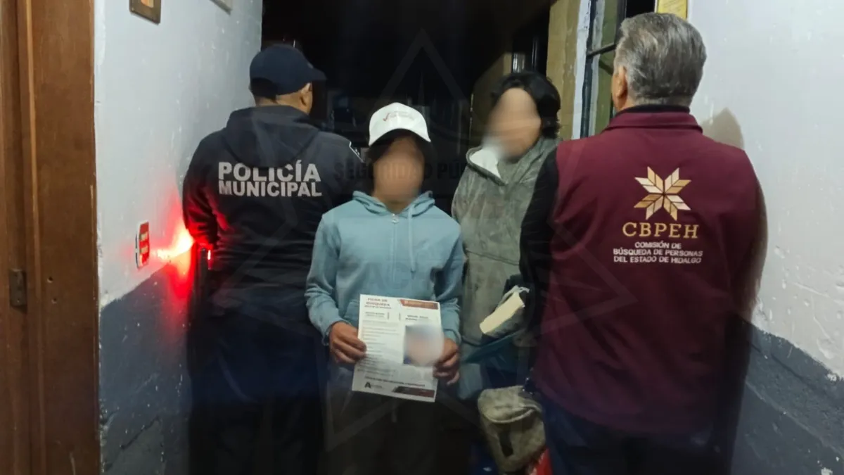 Policías de Pachuca localizan a joven con ficha de búsqueda y lo reúnen con su familia