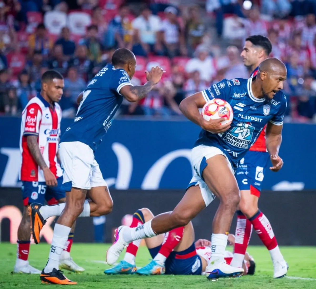 Salomón Rondón rescató el empate a un gol contra Atlético de San Luis