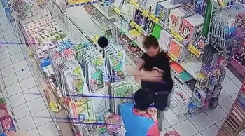 VIDEO | ¿La reconoces? Captan a mujer robando en papelería de Tizayuca