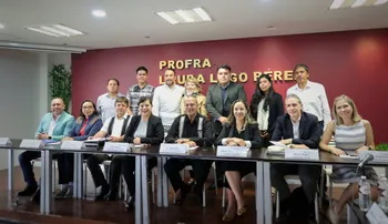 Autoridades del Instituto Hidalguense de Educación y representantes de la UNESCO y fundaciones en mesa de trabajo por la alfabetización