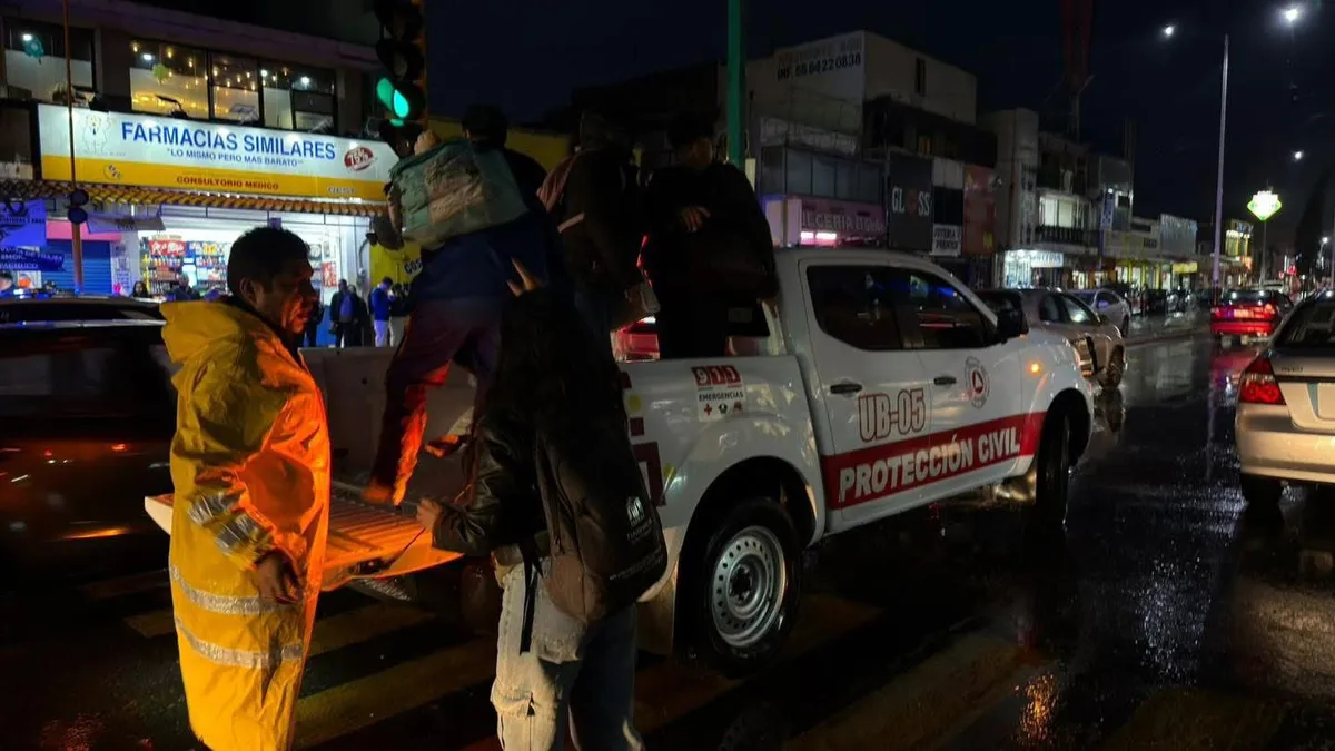 Lluvias generan anegamiento en zona transitada de Tizayuca